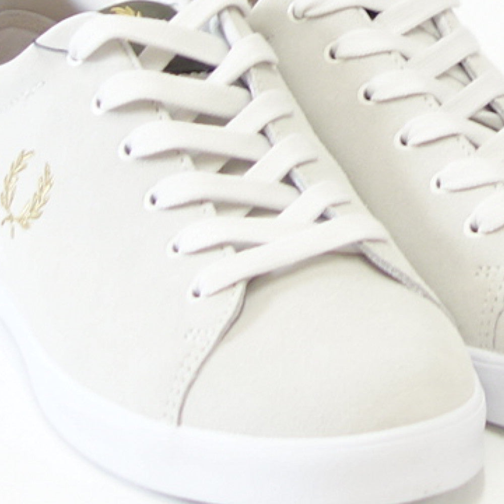 FREDPERRYフレッドペリーB2345100（ユニセックス）LOTTIESUEDEカラー：WHITE天然皮革のローカットスニーカー「靴」