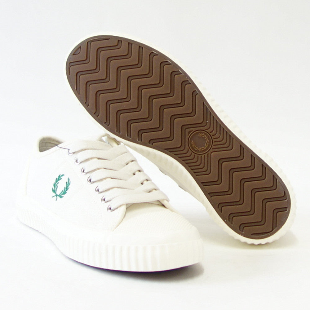 FRED PERRY フレッドペリー  B4365 D06（ユニセックス）HUGHES LOW Canvas カラー：LIGHT ECRU  キャンバス ローカットスニーカー テニスシューズ  「靴」