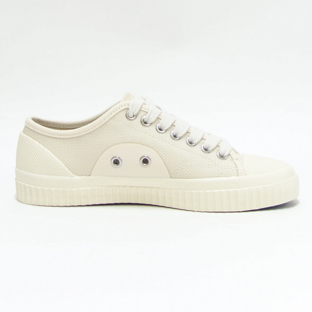 FRED PERRY フレッドペリー  B5322 560（ユニセックス）HUGHES LOW TEXTURD POLY カラー：ECRU  人工繊維 ローカットスニーカー テニスシューズ  「靴」