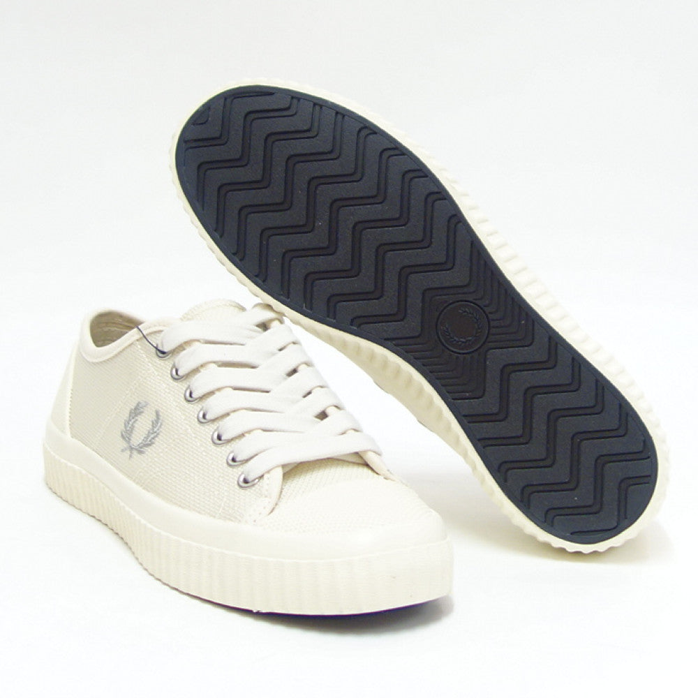 FRED PERRY フレッドペリー  B5322 560（ユニセックス）HUGHES LOW TEXTURD POLY カラー：ECRU  人工繊維 ローカットスニーカー テニスシューズ  「靴」