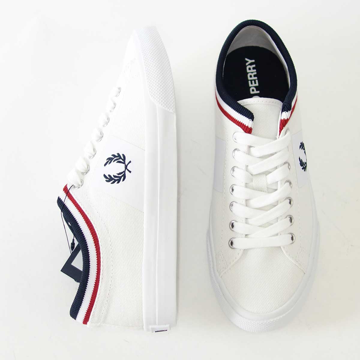 FRED PERRY フレッドペリー B7106（ユニセックス）Underspin Tipped Cuff Twill  カラー：ホワイト／ネイビー（100A）   「靴」