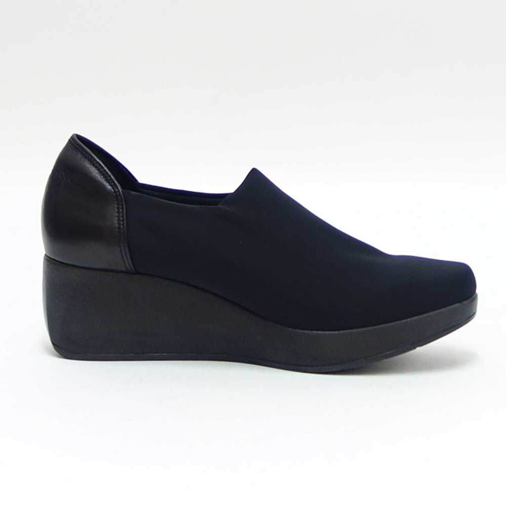 フィズリーンFIZZREEN804ブラック（レディース）ウェッジヒールストレッチ甲深パンプスEEE（日本製）撥水「靴」