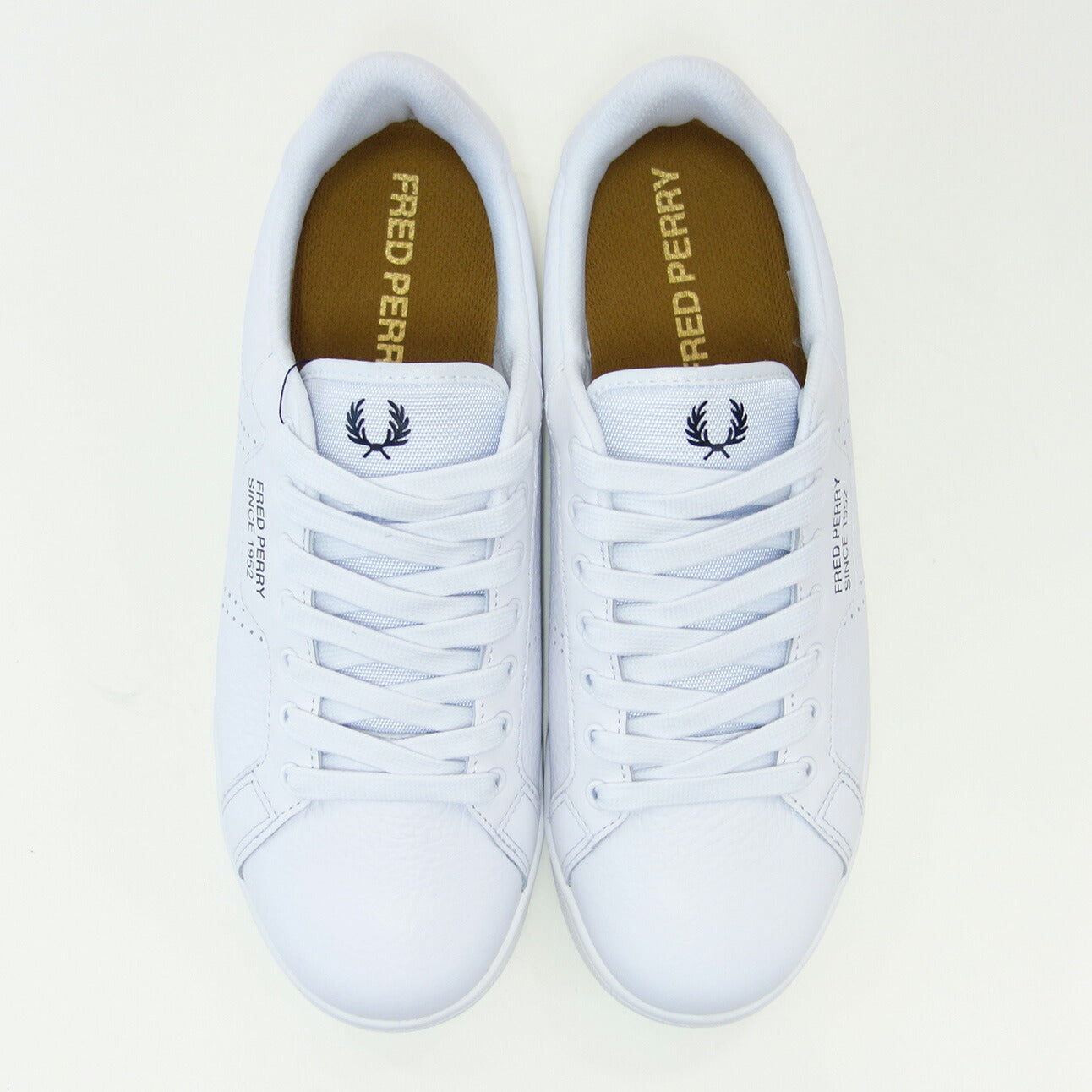 FREDPERRYフレッドペリーB1315134（ユニセックス）B722TEXTUREDLEATHER/SNCE1952カラー：WHITE天然皮革のローカットスニーカー「靴」