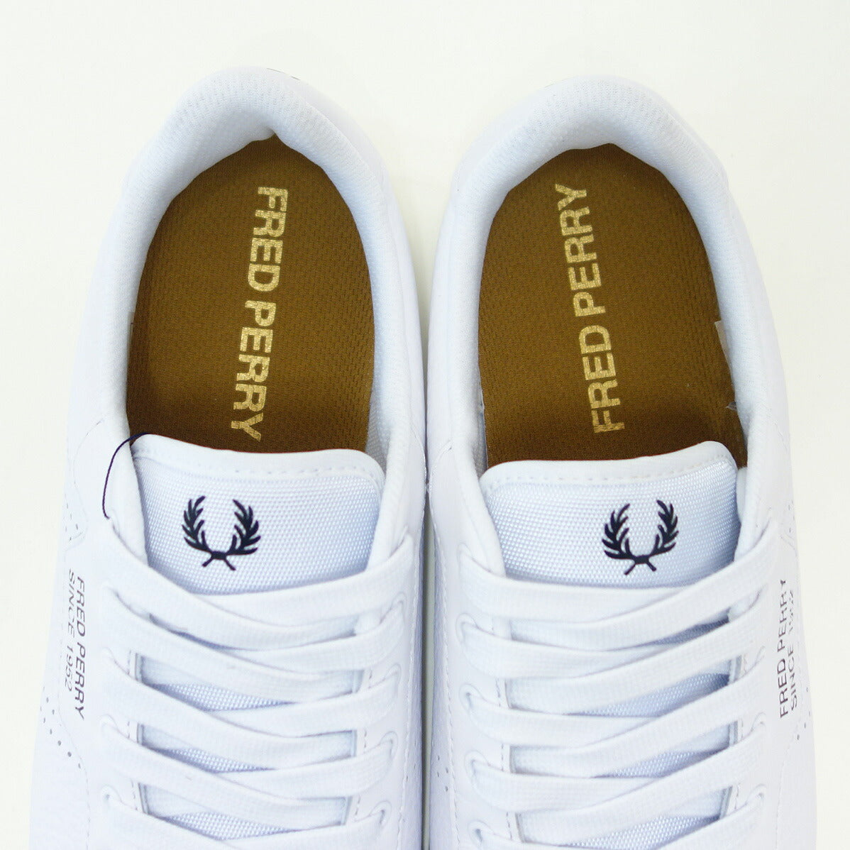 FREDPERRYフレッドペリーB1315134（ユニセックス）B722TEXTUREDLEATHER/SNCE1952カラー：WHITE天然皮革のローカットスニーカー「靴」