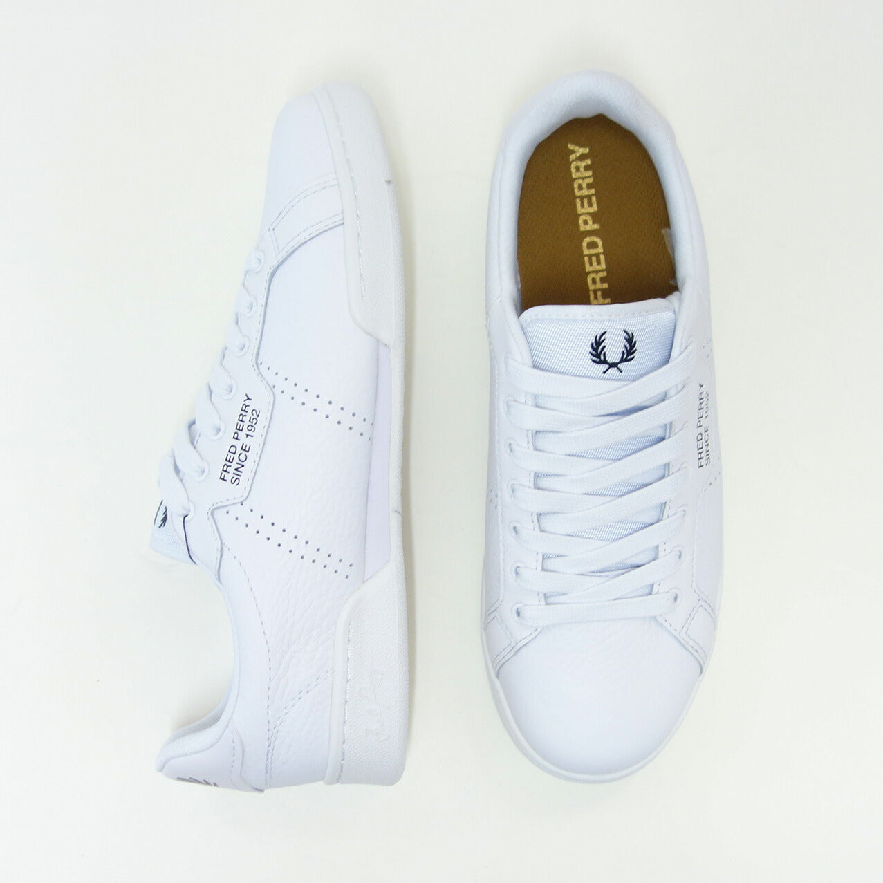 FREDPERRYフレッドペリーB1315134（ユニセックス）B722TEXTUREDLEATHER/SNCE1952カラー：WHITE天然皮革のローカットスニーカー「靴」