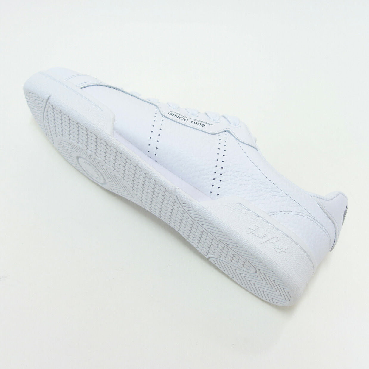 FREDPERRYフレッドペリーB1315134（ユニセックス）B722TEXTUREDLEATHER/SNCE1952カラー：WHITE天然皮革のローカットスニーカー「靴」