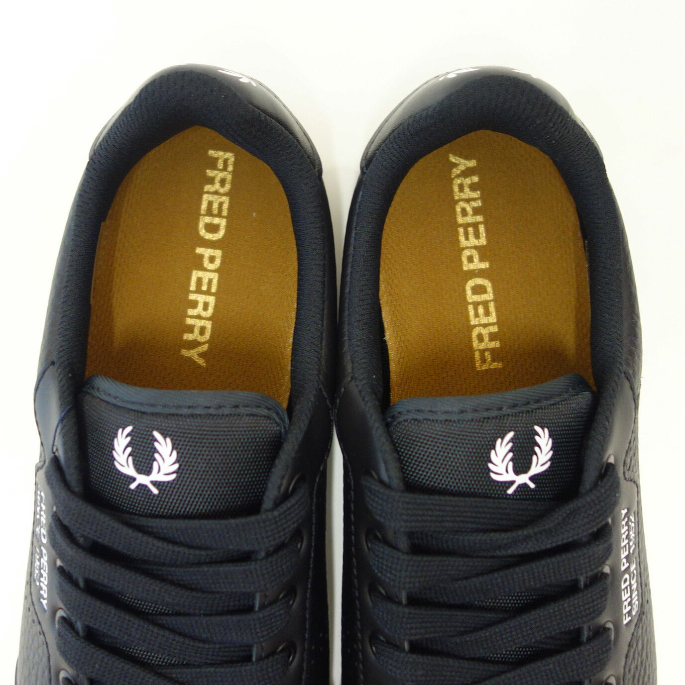 FREDPERRYフレッドペリーB1315220（ユニセックス）B722TEXTUREDLEATHER/SNCE1952カラー：BLACK天然皮革のローカットスニーカー「靴」