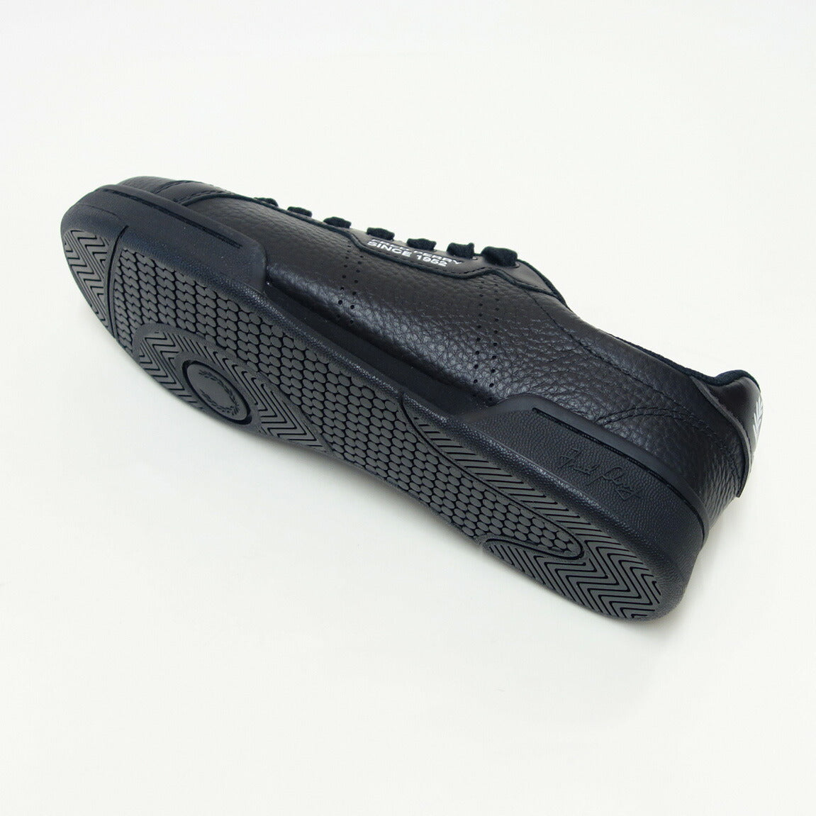 FREDPERRYフレッドペリーB1315220（ユニセックス）B722TEXTUREDLEATHER/SNCE1952カラー：BLACK天然皮革のローカットスニーカー「靴」
