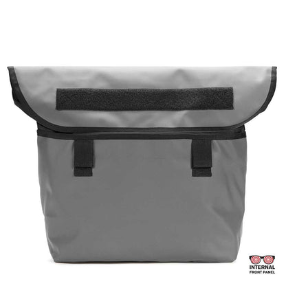 クローム CHROME CTZ MESSENGER BAG（シーティーゼット メッセンジャー バッグ）   BG002 （カラー：ブラック） 容量 24L  防水仕様 ショルダーバッグ