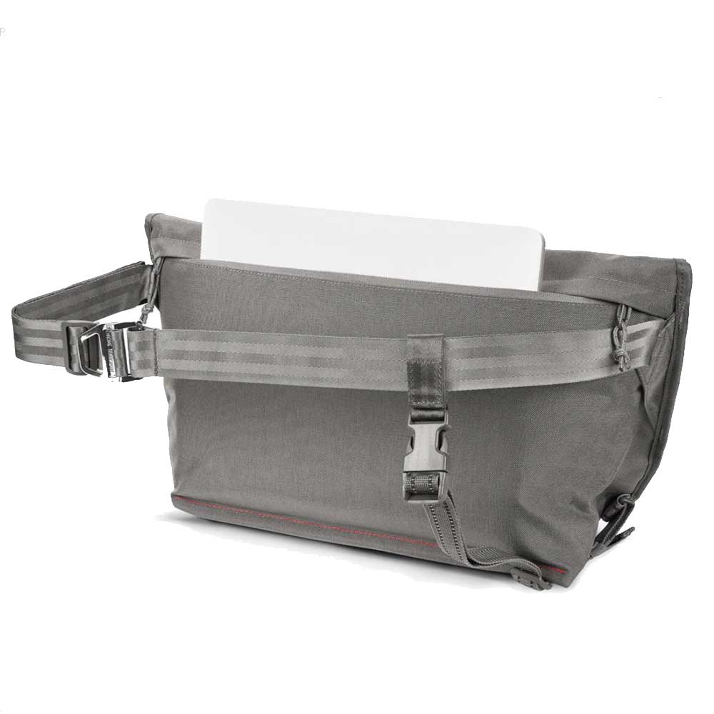 CHROME クローム シンプルメッセンジャーバッグ SIMPLE MESSENGER BAG MD BG332 （カラー：スモーク）  容量：15L 防水 メッセンジャーバック スリングバック ボディーバッグ