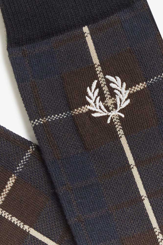 FREDPERRYフレッドペリーTARTANSOCKC1155（カラー：37Aブラックウォッチタータン:Q21BURNTTOBACCO）タータンチェックソックス（ポルトガル製）靴下