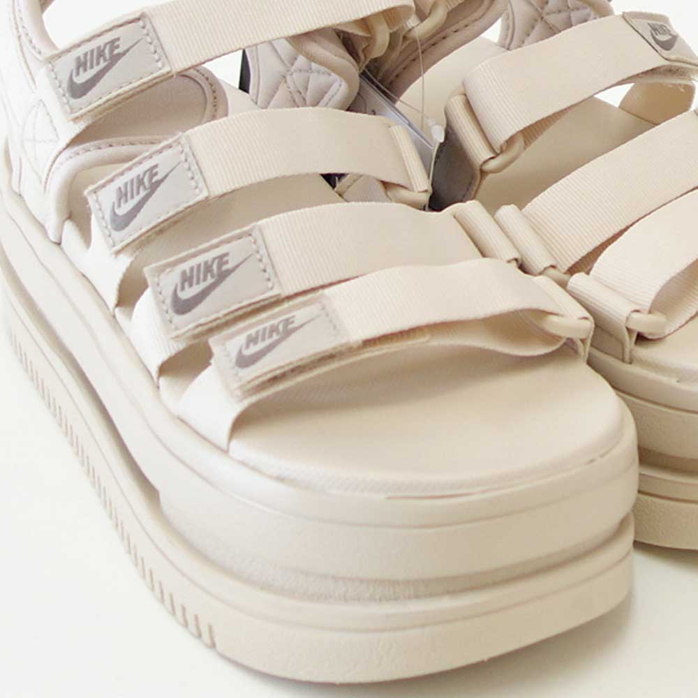 NIKEナイキウィメンズアイコンクラシックサンダルDH0223102サンドドリフト/ミンクブラウン/ヘンプ（レディース）NIKEWICONCLASSICSANDAL厚底バックストラップ「靴」