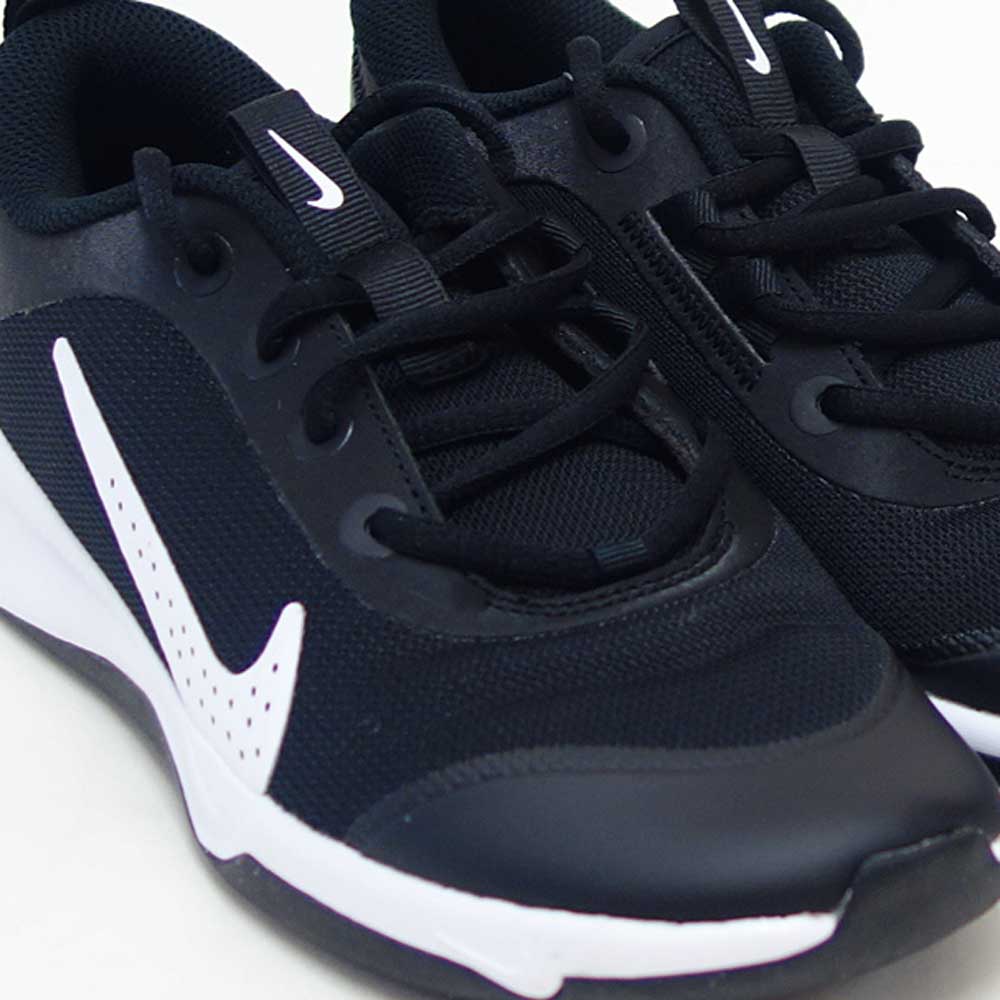 NIKEナイキDM9027002オムニマルチコートGSブラック/ホワイト（キッズシューズ）ジュニアランニングスニーカー子供用運動靴「靴」