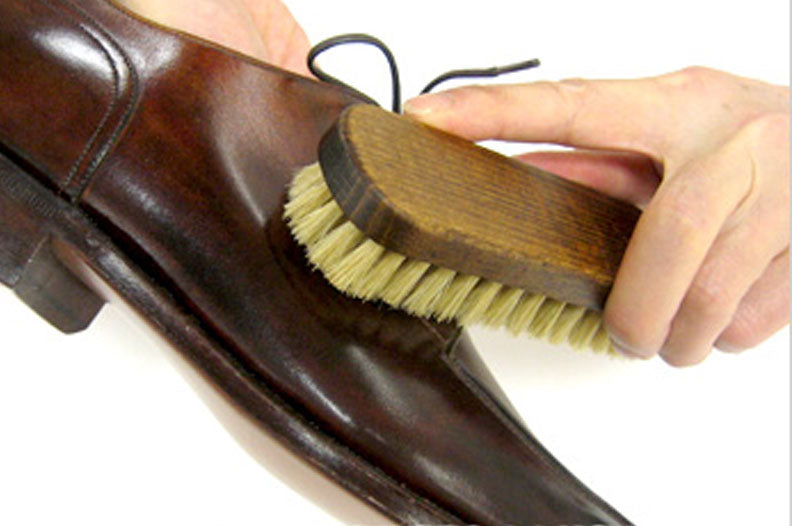良質な靴用ブラシ（ホワイト） Columbus コロンブス ジャーマンブラシ♯５  良質な豚毛ブラシ（ドイツ製）で靴磨き