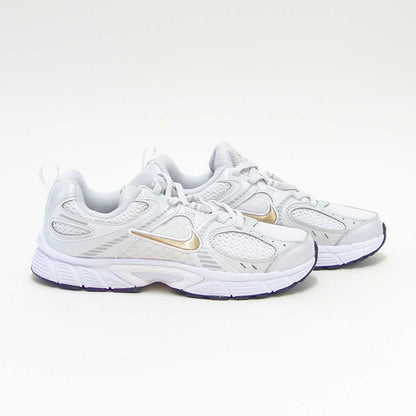 NIKEナイキHQ6412104V5RNRPSホワイト/メタリックゴールド（キッズシューズ）ランニングスニーカー「靴」