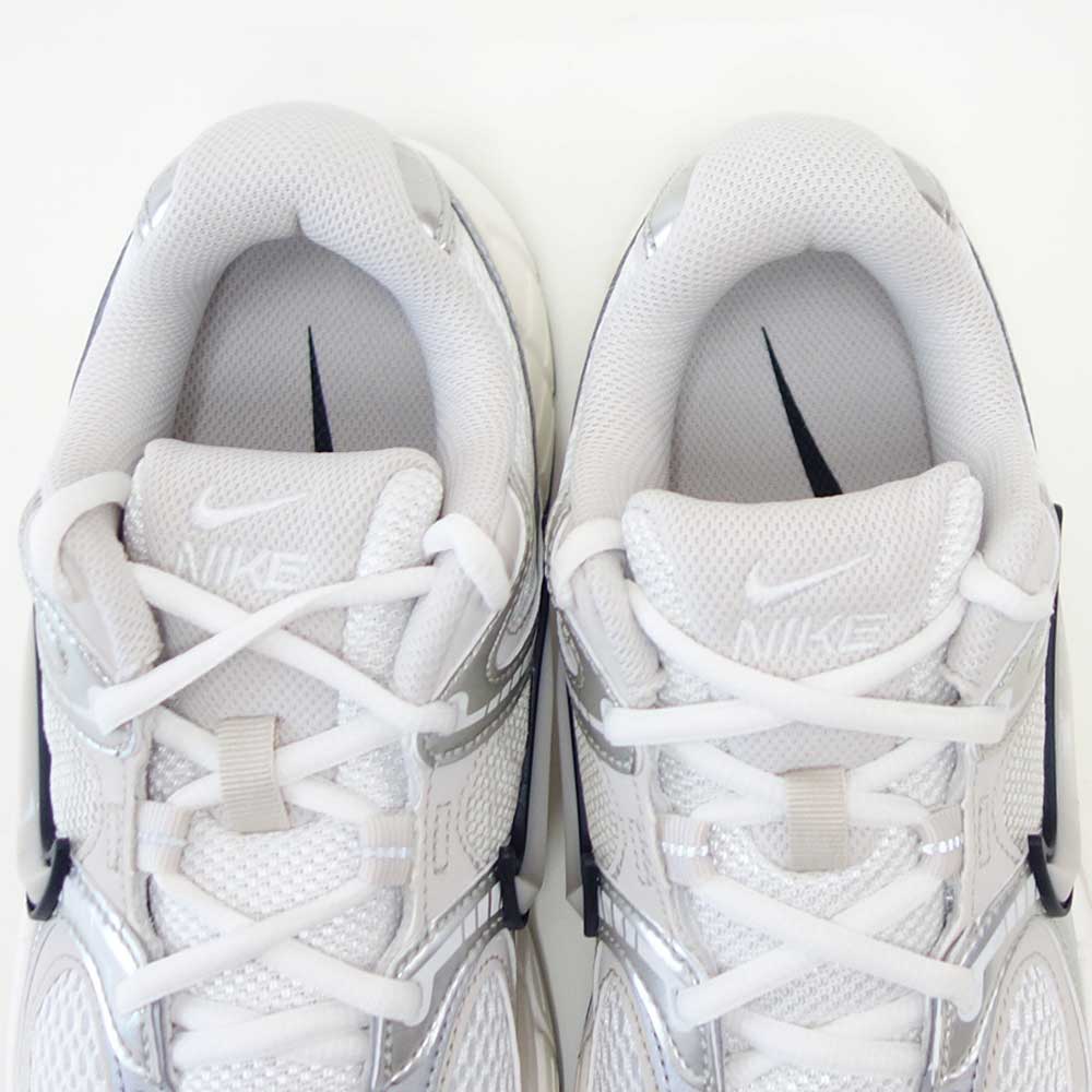 NIKEナイキウィメンズV5RNRhq7901104SUMMITWHITE/LTOREWOODBRN（レディース）スニーカースポーツシューズ「靴」