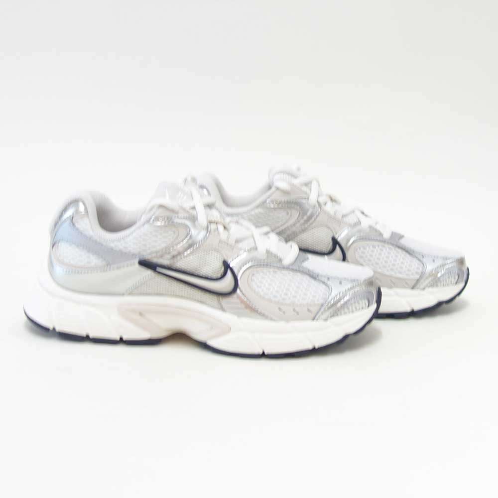 NIKEナイキウィメンズV5RNRhq7901104SUMMITWHITE/LTOREWOODBRN（レディース）スニーカースポーツシューズ「靴」