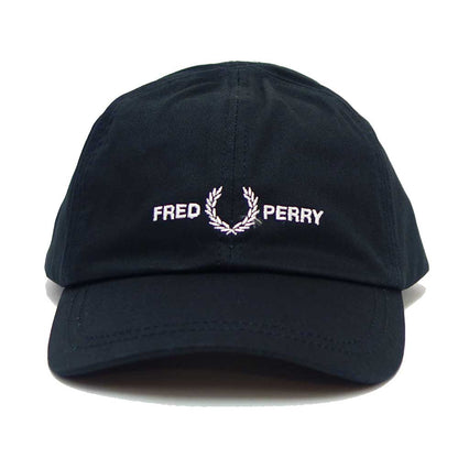 FRED PERRY フレッドペリー Graphic Branded Twill Cap HW4630 464（ブラック） キャップ ユニセックス フリーサイズ 帽子 カーブドバイザー ストラップ調整