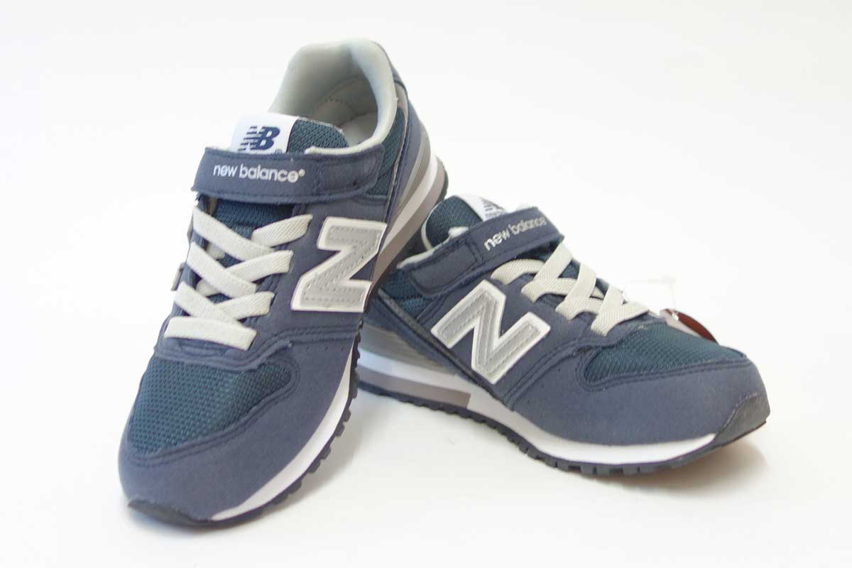 『new balance ニューバランス』<br>KV996 ネイビー（キッズ）<br>細身のスリムフィット<BR>『靴』『子供靴』