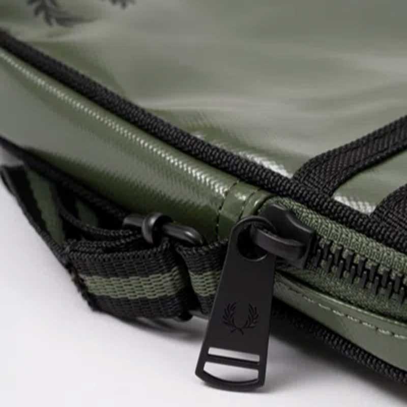 フレッドペリーバッグFREDPERRYClassicSmallSideBagL1179(Z50:LAURELWREATHGREEN/BLACK)ショルダーボディバッグ