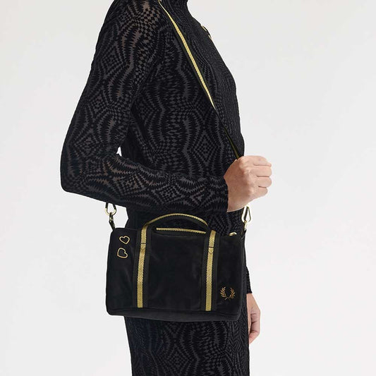 フレッドペリーバッグFREDPERRYAmyWinehouseMiniVelourBarrelBagL1185102(BLACK)ショルダーボストンバッグ
