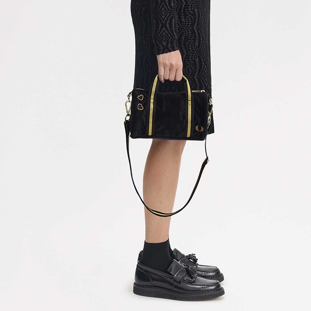 フレッドペリーバッグFREDPERRYAmyWinehouseMiniVelourBarrelBagL1185102(BLACK)ショルダーボストンバッグ