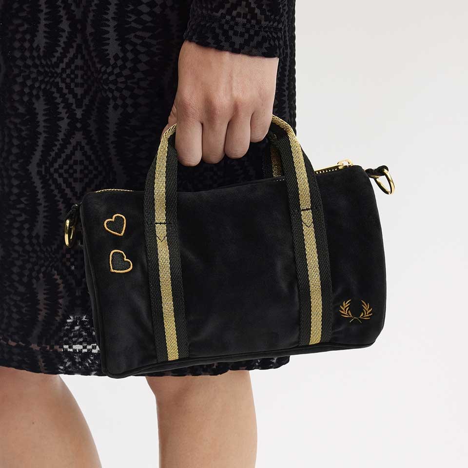 フレッドペリーバッグFREDPERRYAmyWinehouseMiniVelourBarrelBagL1185102(BLACK)ショルダーボストンバッグ