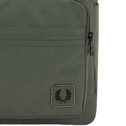 FREDPERRYフレッドペリーNylonBadgeBackpackL1192X21（LAURELWREATHGREEN）リュックバックパック
