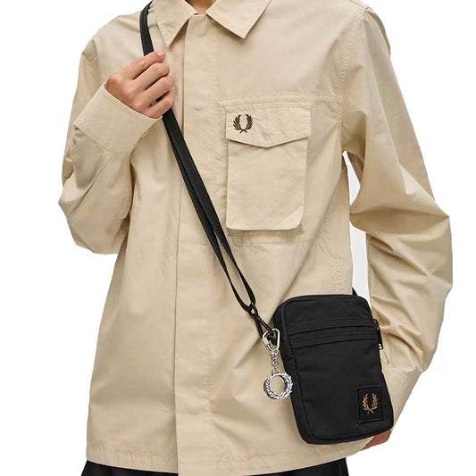 フレッドペリーバッグFREDPERRYNylonBadgeSmallSideBagL1194(102:BLACK)ショルダーボディバッグサイドバッグ