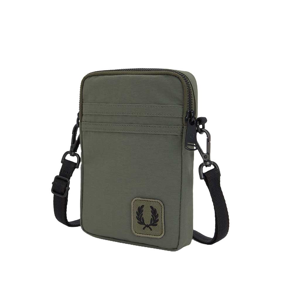 フレッドペリーバッグFREDPERRYNylonBadgeSmallSideBagL1194(X21:LAURELWREATHGREEN)ショルダーボディバッグサイドバッグ