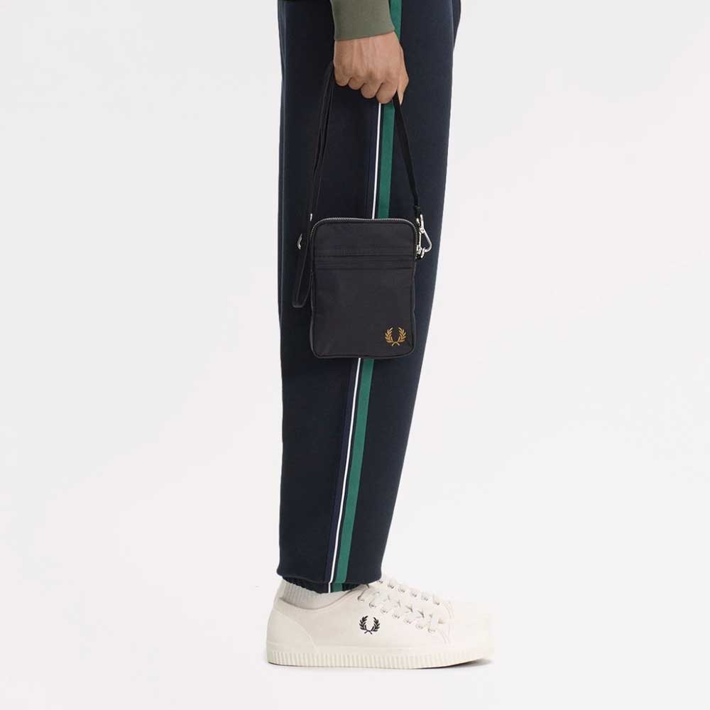 フレッドペリーバッグFREDPERRYBrenthamSmallSideBagL2179(102:BLACK)ショルダーボディバッグサイドバッグ