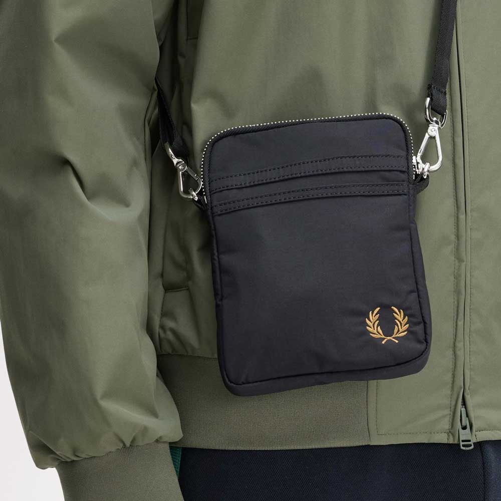フレッドペリーバッグFREDPERRYBrenthamSmallSideBagL2179(102:BLACK)ショルダーボディバッグサイドバッグ