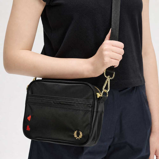 フレッドペリーバッグFREDPERRYAmyWinehouseMiniShoulderBagL2800102(BLACK)ショルダーバッグ