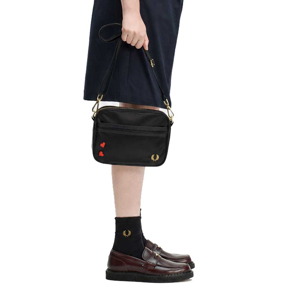 フレッドペリーバッグFREDPERRYAmyWinehouseMiniShoulderBagL2800102(BLACK)ショルダーバッグ