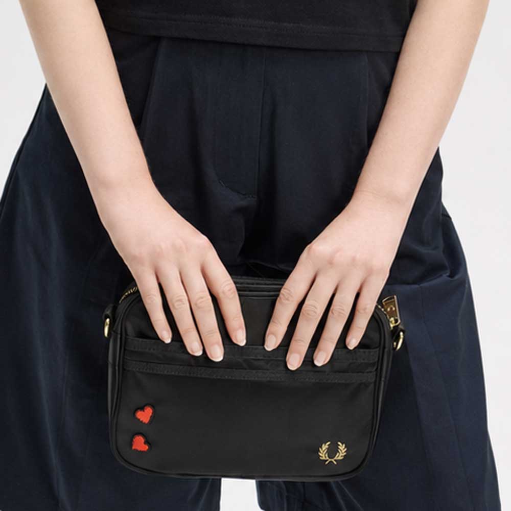 フレッドペリーバッグFREDPERRYAmyWinehouseMiniShoulderBagL2800102(BLACK)ショルダーバッグ