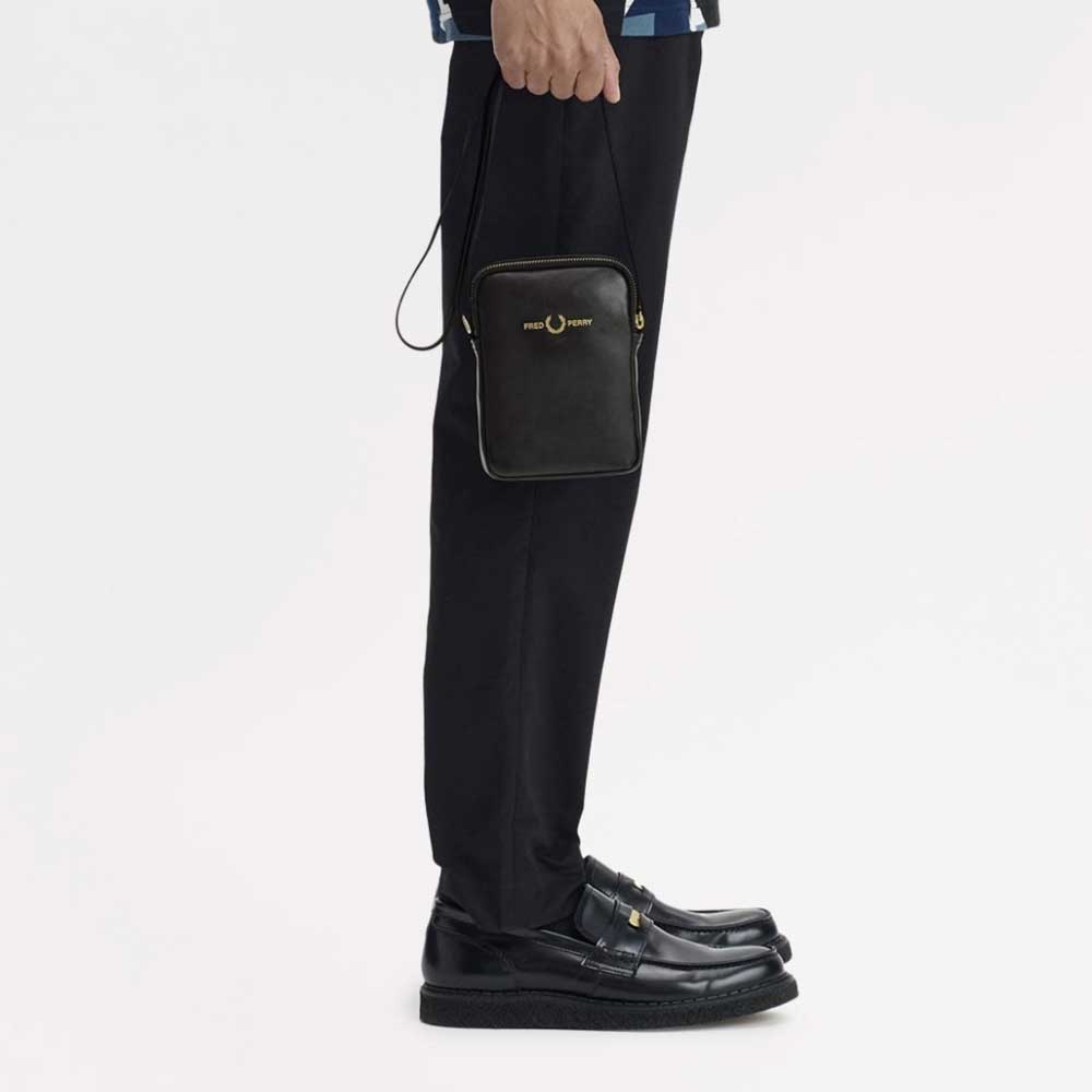 フレッドペリーバッグFREDPERRYSMOOTHLEATHERSMALLSIDEBAGL2802(102:BLACK)ショルダーボディバッグサイドバッグ