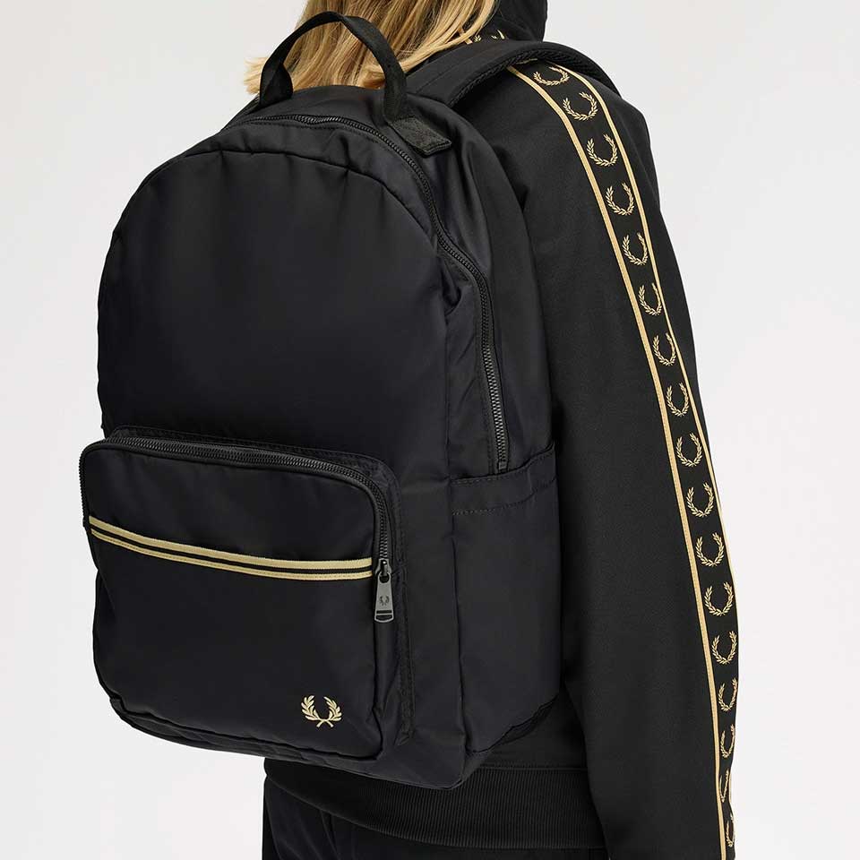 FREDPERRYフレッドペリーTippedTapeBackpackL2807102（ブラック）リュックバックパック