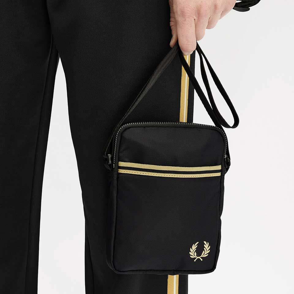 フレッドペリーバッグFREDPERRYTippedTapeSmallSideBagL2809(102:ブラック)ショルダーボディバッグサイドバッグ