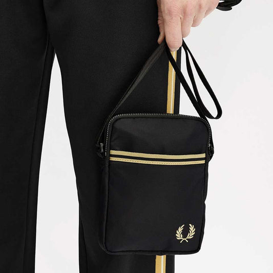 フレッドペリーバッグFREDPERRYTippedTapeSmallSideBagL2809(102:ブラック)ショルダーボディバッグサイドバッグ