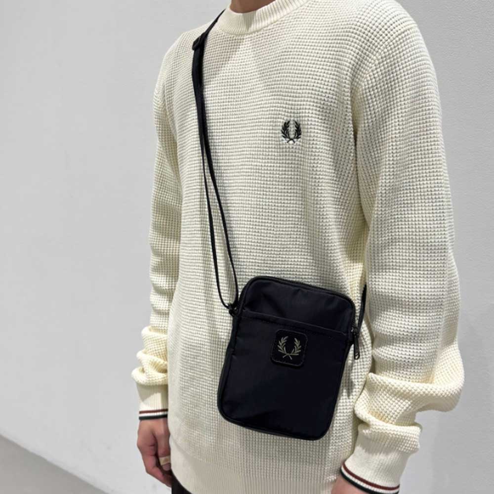 フレッドペリーバッグFREDPERRYCRINKLENLYONSMALLSIDEBagL3341(102:BLACK)ショルダーボディバッグサイドバッグ