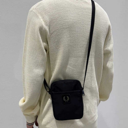 フレッドペリーバッグFREDPERRYCRINKLENLYONSMALLSIDEBagL3341(102:BLACK)ショルダーボディバッグサイドバッグ
