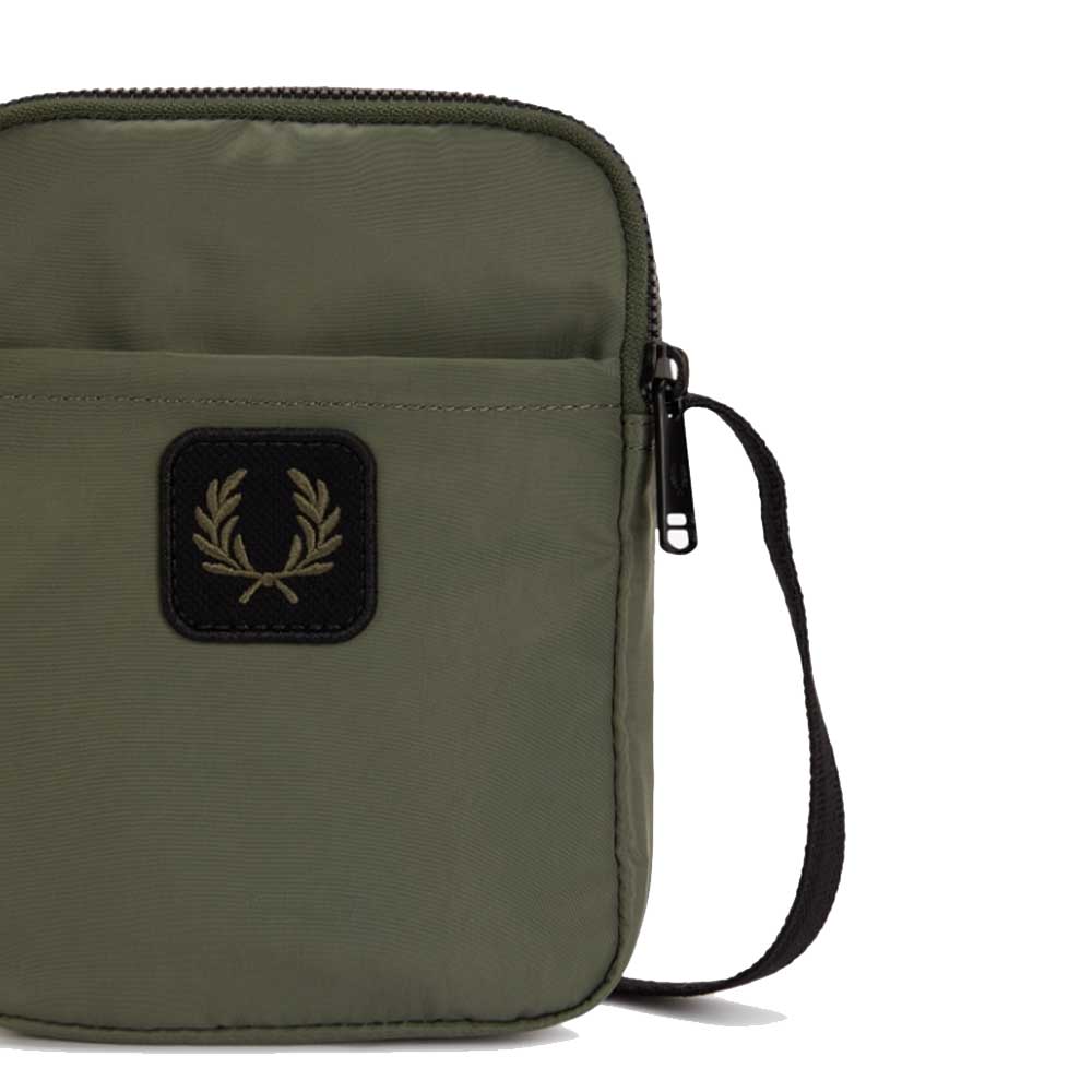 フレッドペリーバッグFREDPERRYCRINKLENLYONSMALLSIDEBagL3341(X21:LRLWRTHGREEN)ショルダーボディバッグサイドバッグ