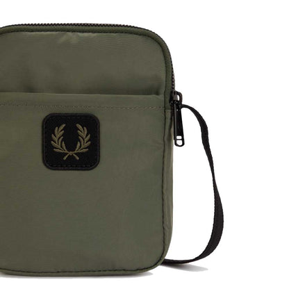 フレッドペリーバッグFREDPERRYCRINKLENLYONSMALLSIDEBagL3341(X21:LRLWRTHGREEN)ショルダーボディバッグサイドバッグ