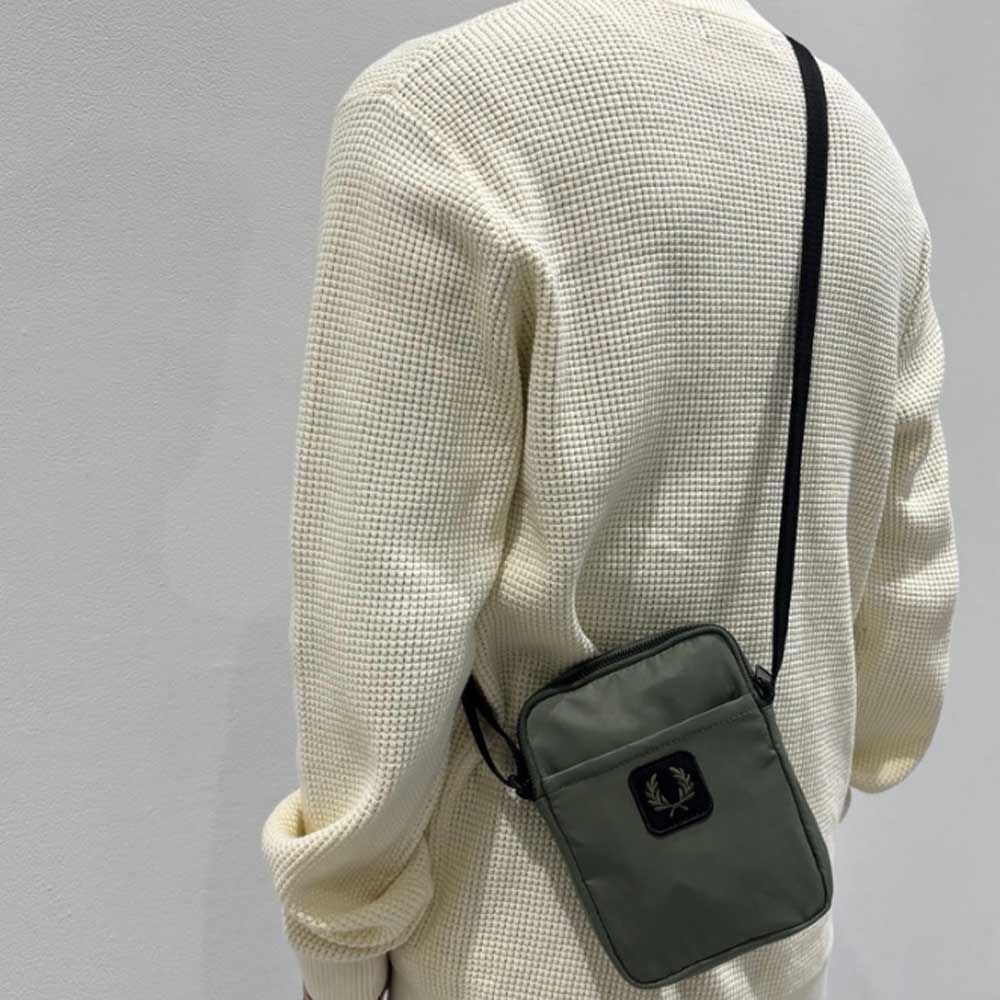 フレッドペリーバッグFREDPERRYCRINKLENLYONSMALLSIDEBagL3341(X21:LRLWRTHGREEN)ショルダーボディバッグサイドバッグ