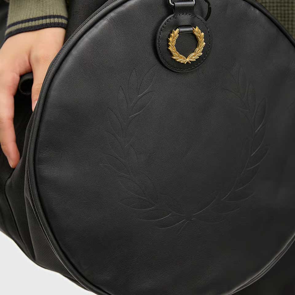フレッドペリーバッグFREDPERRYBlackCanvasLargeBarrelBagL3343102（BLACK）ラージサイズバレルバッグドラムバッグボストンバッグ