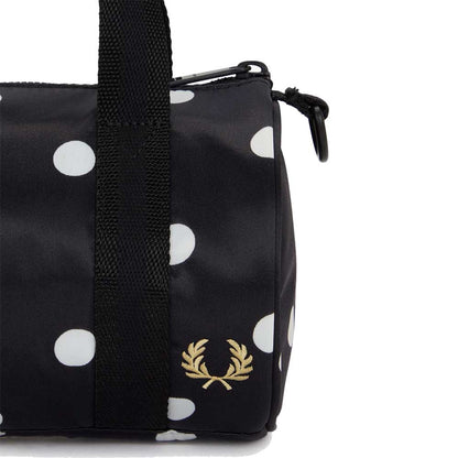 フレッドペリーバッグFREDPERRYAmyWinehousePolkaDotMiniBarrelL3346102（BLACK）バレルバッグドラムバッグボストンバッグ