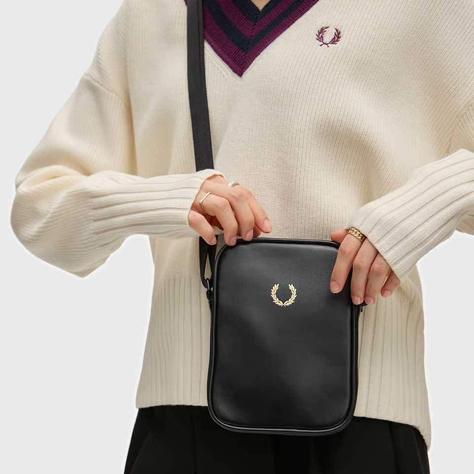 フレッドペリーバッグFREDPERRYSMOOTHLEATHERSMALLSIDEBAGL3348(102:BLACK)ショルダーボディバッグサイドバッグ