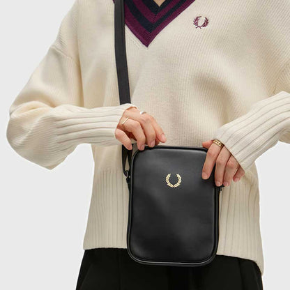 フレッドペリーバッグFREDPERRYSMOOTHLEATHERSMALLSIDEBAGL3348(102:BLACK)ショルダーボディバッグサイドバッグ