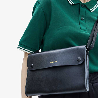 FRED PERRY フレッドペリー Burnished Leather Sacoche Bag  L4330102（ブラック） ショルダーバッグ サコッシュ ボディバック メッセンジャーバッグ