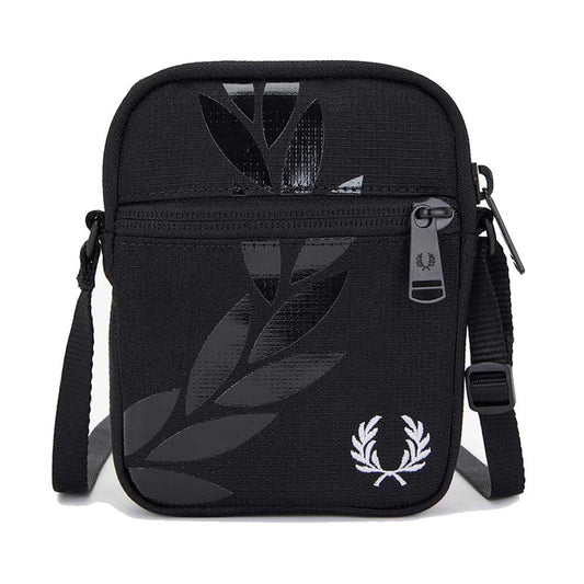 FREDPERRYフレッドペリーPrintedLaurelWreathRipstopSideBagL6278102（BLACK）ボディバックショルダーバッグ